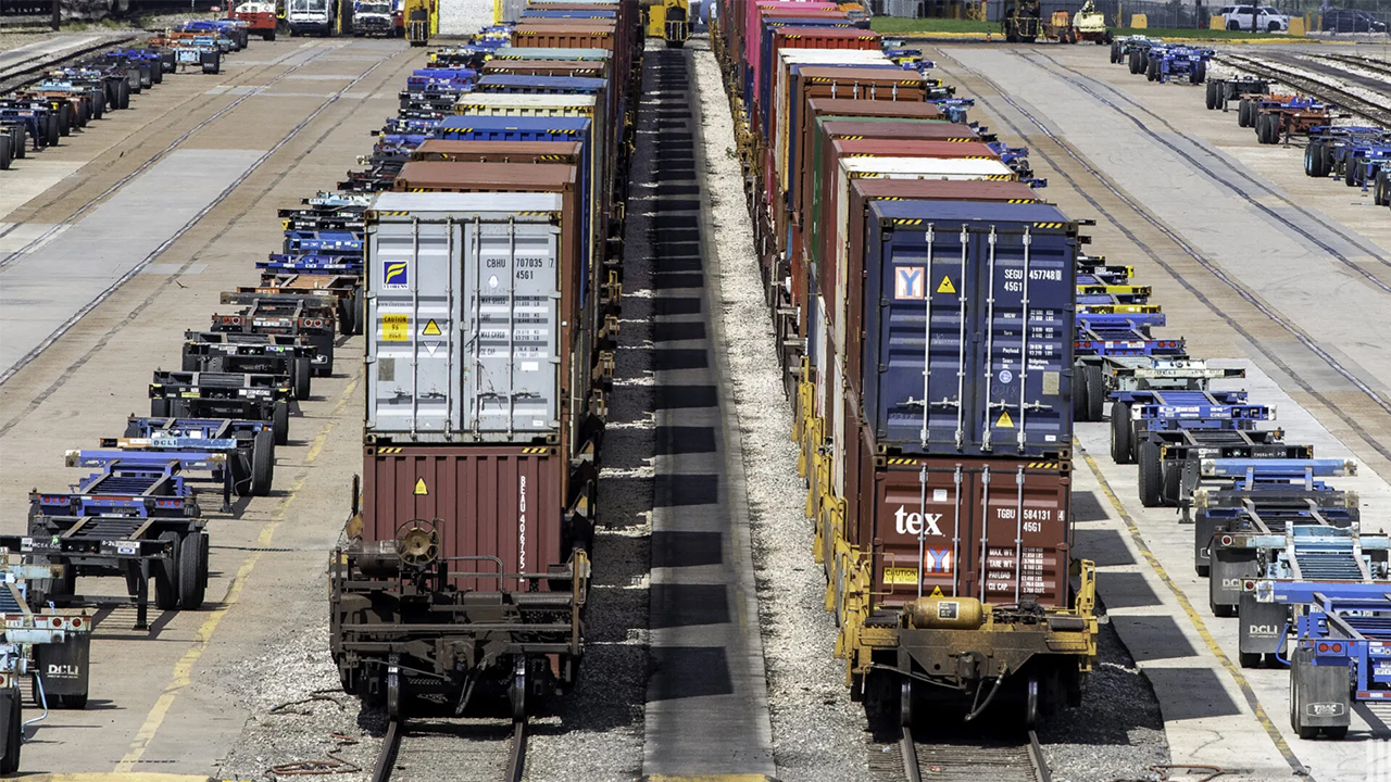 Những lưu ý khi vận chuyển hàng hóa bằng đường sắt